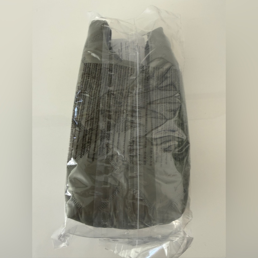 LULULEMON Quilty Pleasures Phone Crossbody Bag 1L, Bay Leaf Green - Picture 5 of 7